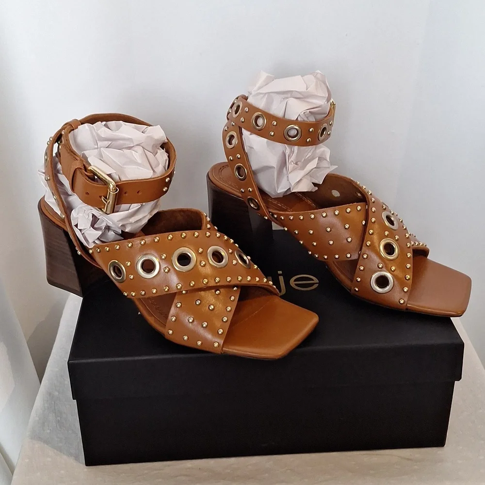 mage chic camel